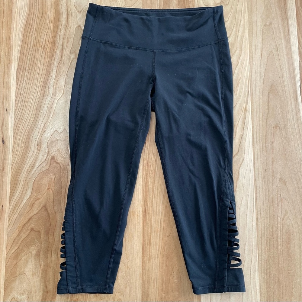 Athleta Small Black Lattice Cropped Capri Leggings Pants Key Pocket